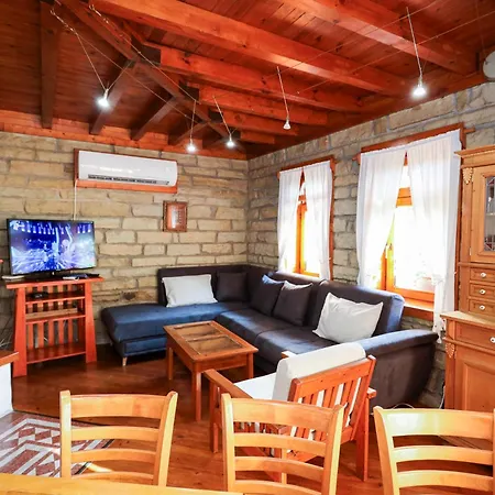 Nyaraló Zhivka House *